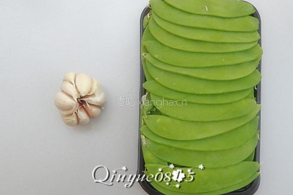蒜香荷兰豆的做法图解1