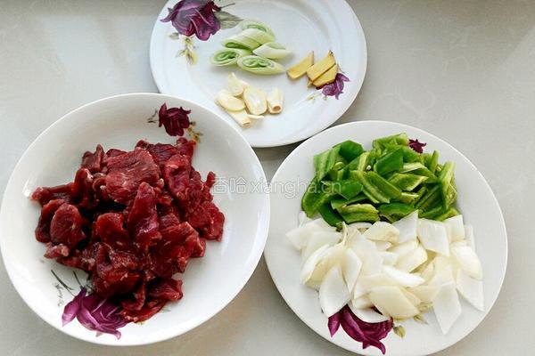 蚝油牛肉的做法图解1
