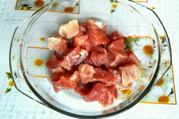 土豆烧肉的做法图解1