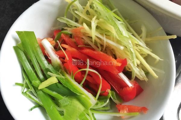 豆豉泡椒蒸鲈鱼的做法图解1
