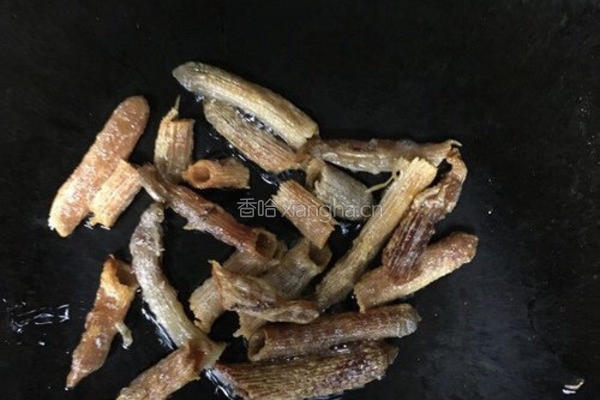沙虫鸡蛋面的做法图解3