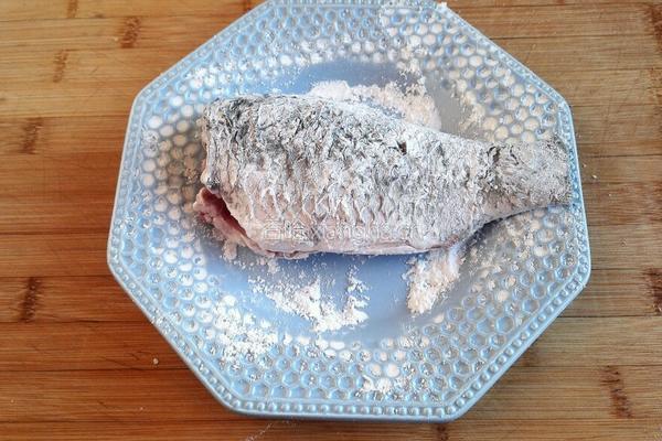 鲫鱼豆腐汤的做法图解3