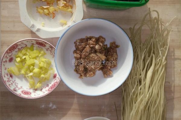 肉沫粉条的做法图解1