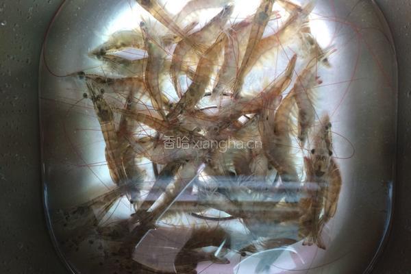 鲫鱼虾汤的做法图解1