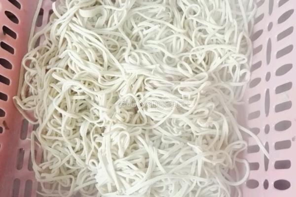 凉拌香菜、豆腐丝的做法图解2