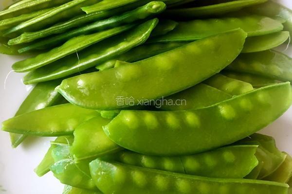 荷兰豆炒香肠的做法图解4