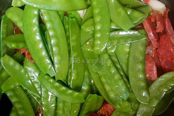 荷兰豆炒香肠的做法图解7