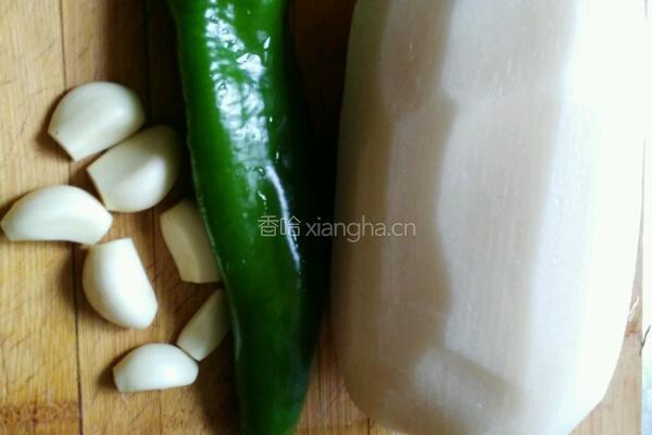 尖椒藕片的做法图解1