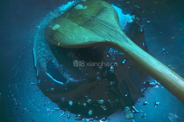 胡萝卜木耳炒肉的做法图解2