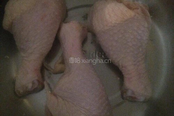 酸菜鸡腿炖土豆的做法图解1