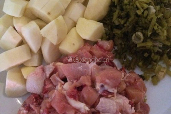 酸菜鸡腿炖土豆的做法图解3