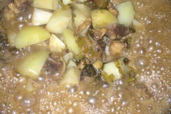 酸菜鸡腿炖土豆的做法图解6