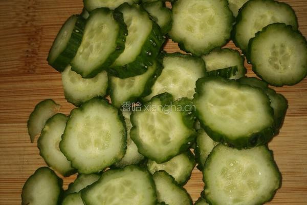 黄瓜鸡蛋火腿面的做法图解1