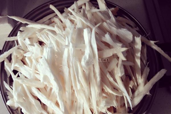 杏鲍菇炒肉的做法图解1