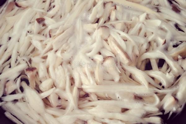 杏鲍菇炒肉的做法图解3