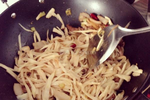 杏鲍菇炒肉的做法图解6