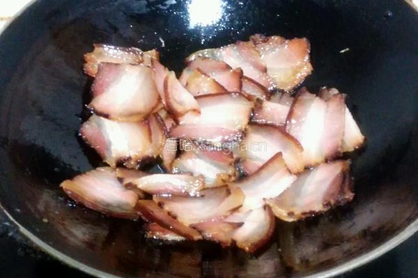 豆豉炒腊肉的做法图解2