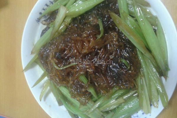 芹菜炒粉的做法图解5