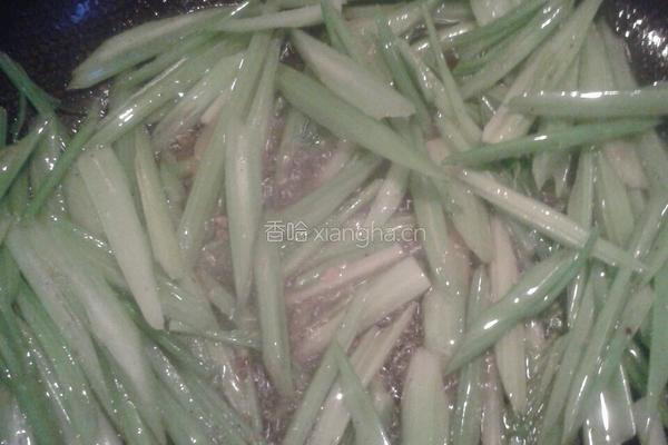 芹菜炒粉的做法图解4
