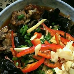 木耳酥肉蒸碗的做法[图]
