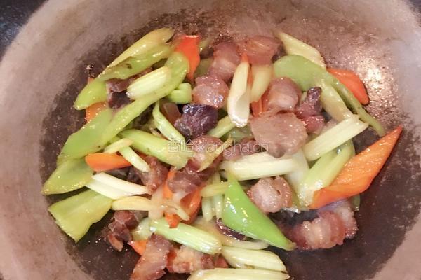 西芹辣椒炒腊肉的做法图解8
