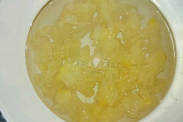 红枣银耳莲子羹的做法图解4