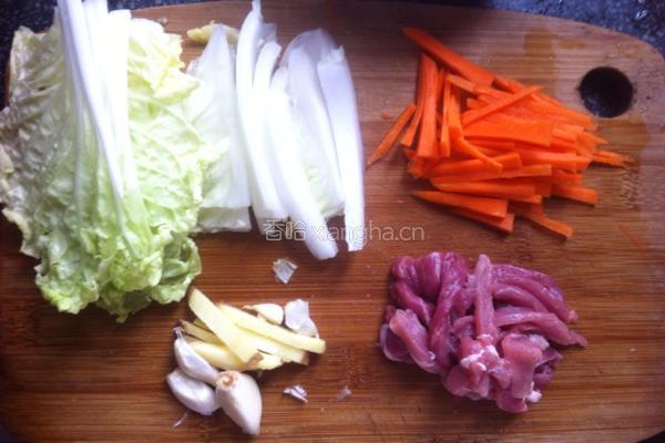 白菜肉丝面的做法图解1