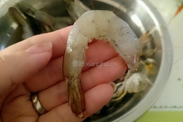 天妇罗（黄金蝴蝶虾）的做法图解2