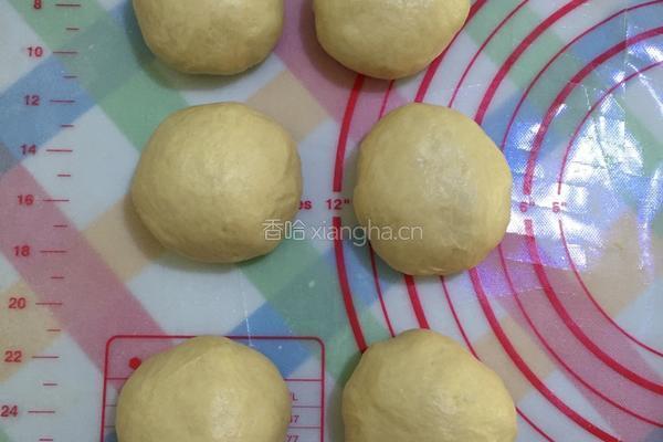 全麦牛角豆沙餐包的做法图解2