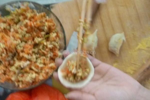 西葫芦萝卜鸡蛋馅饺子的做法图解6
