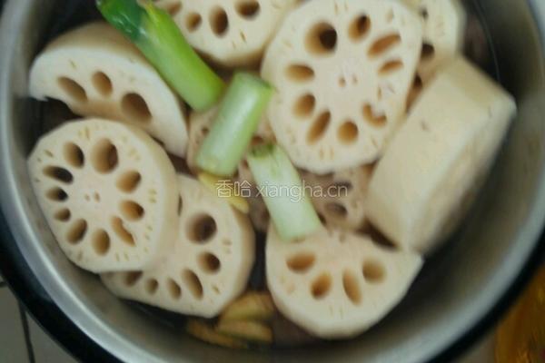 莲藕大骨汤的做法图解3