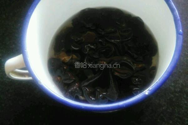 木耳炒山药的做法图解2