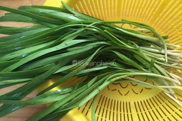韭菜鸡蛋馅饼的做法图解1