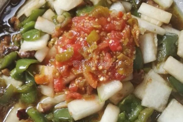 青椒炒冬瓜过年的时候吃太多肉，来一道这样清淡的菜，解解油腻，很不错的。的做法图解5