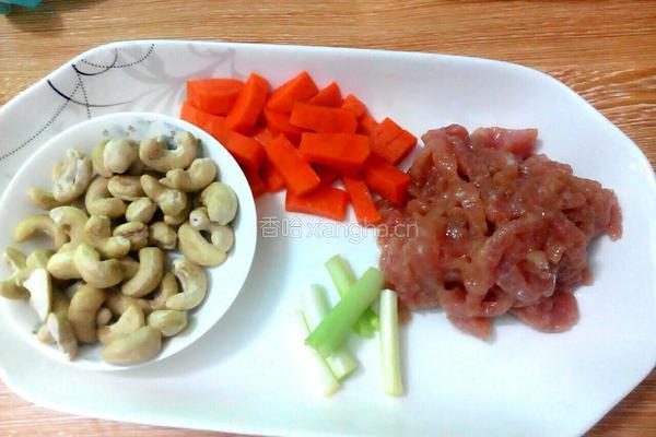 爆腰果肉丝的做法图解1