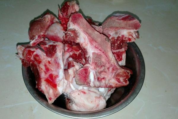 棒子骨汤的做法图解1