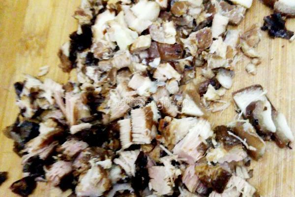 白菜剩扣肉包子的做法图解4