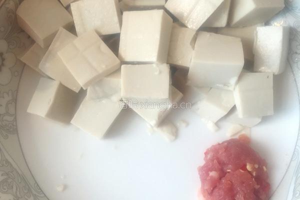 芹菜豆腐肉末汤的做法图解1