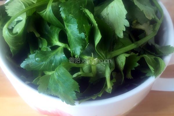 芹菜豆腐肉末汤的做法图解2