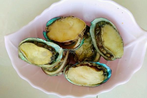 蚝汁烧鲍鱼的做法图解1