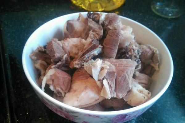 羊肉烩萝卜的做法图解1