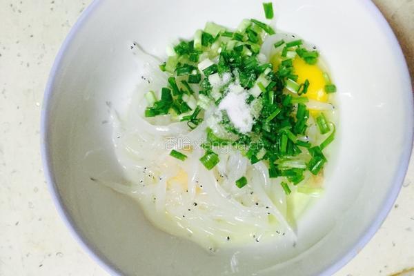 香煎银鱼鸡蛋的做法图解3