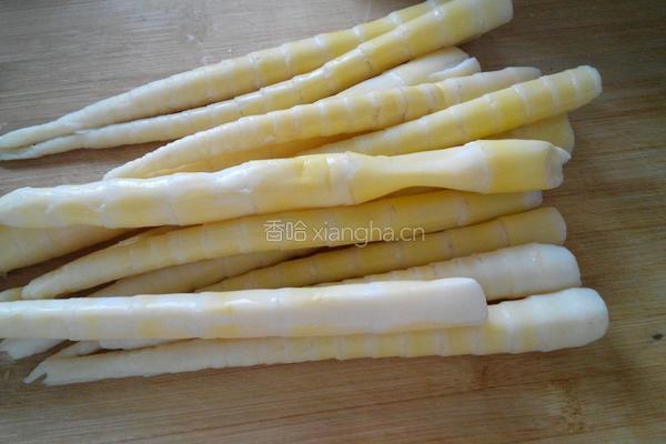 泡椒竹笋肉丝。的做法图解1