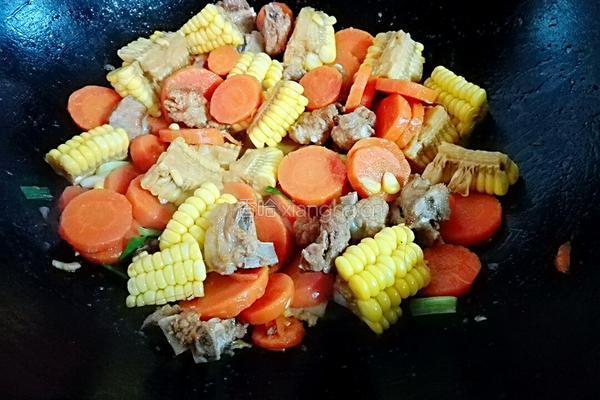 胡萝卜玉米焖排骨的做法图解9
