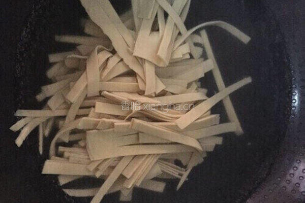 凉拌豆腐皮的做法图解2