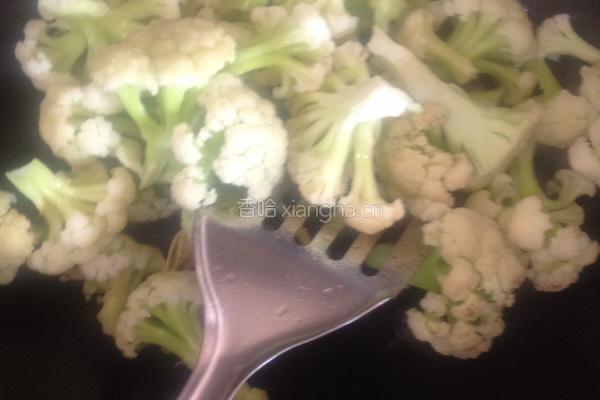 腊肉炒菜花的做法图解5