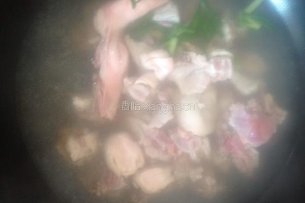 枸杞核桃焖兔肉的做法图解2