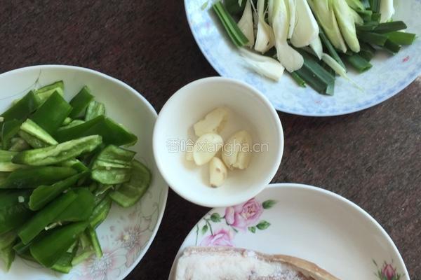 青椒回锅肉的做法图解1