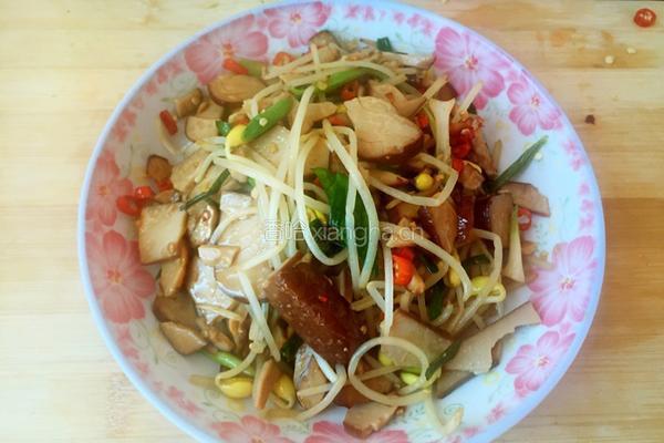 鸡蛋干炒黄豆芽的做法图解4