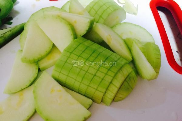 葫芦瓜炒虾仁的做法图解1